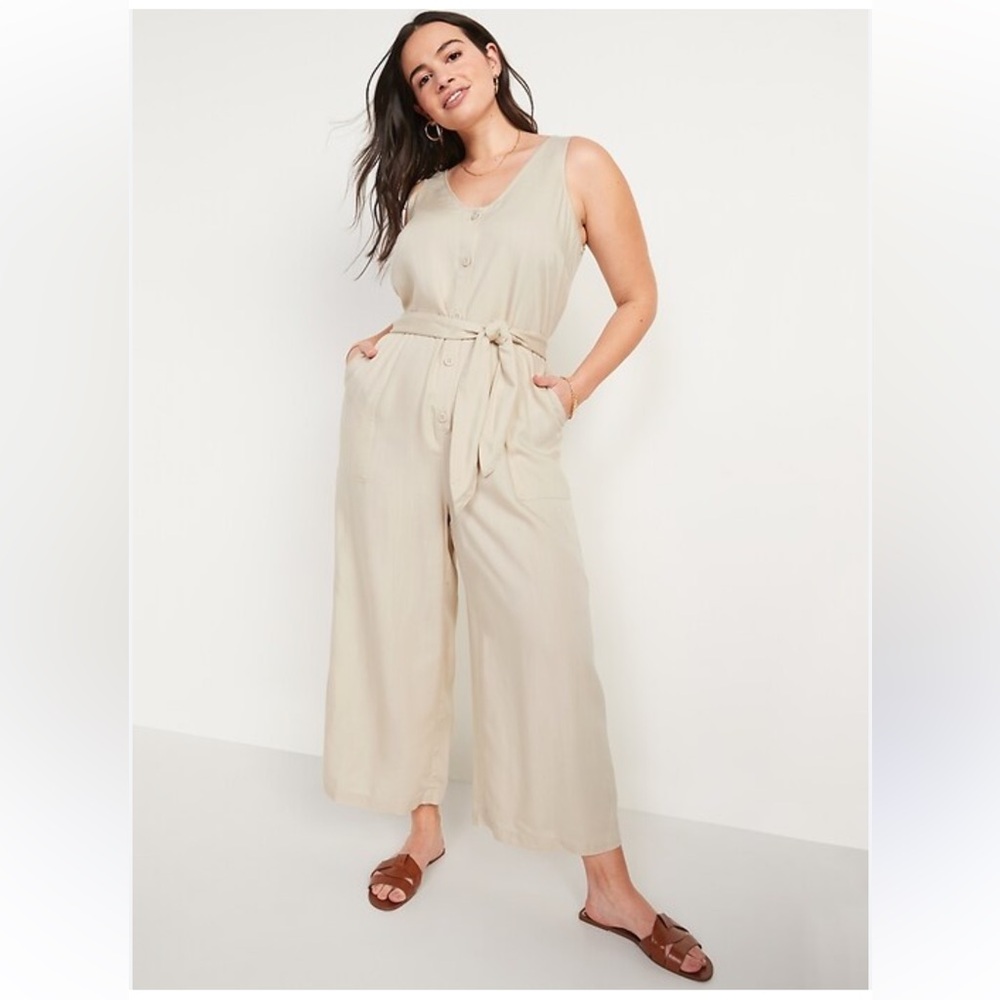 NWT Old Navy Sleeveless Voop-Neck Waist-Defined Jumpsuit